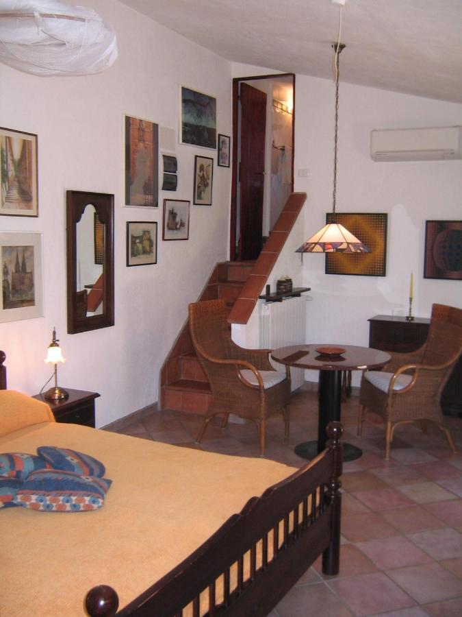 Studio-Appartment In Landhaus Mit Meerblick Porto Azzurro Dış mekan fotoğraf